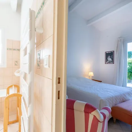 Dom wakacyjny Maison La Couarde-Sur-Mer, 5 Pieces, 8 Personnes - Fr-1-258-121 *
